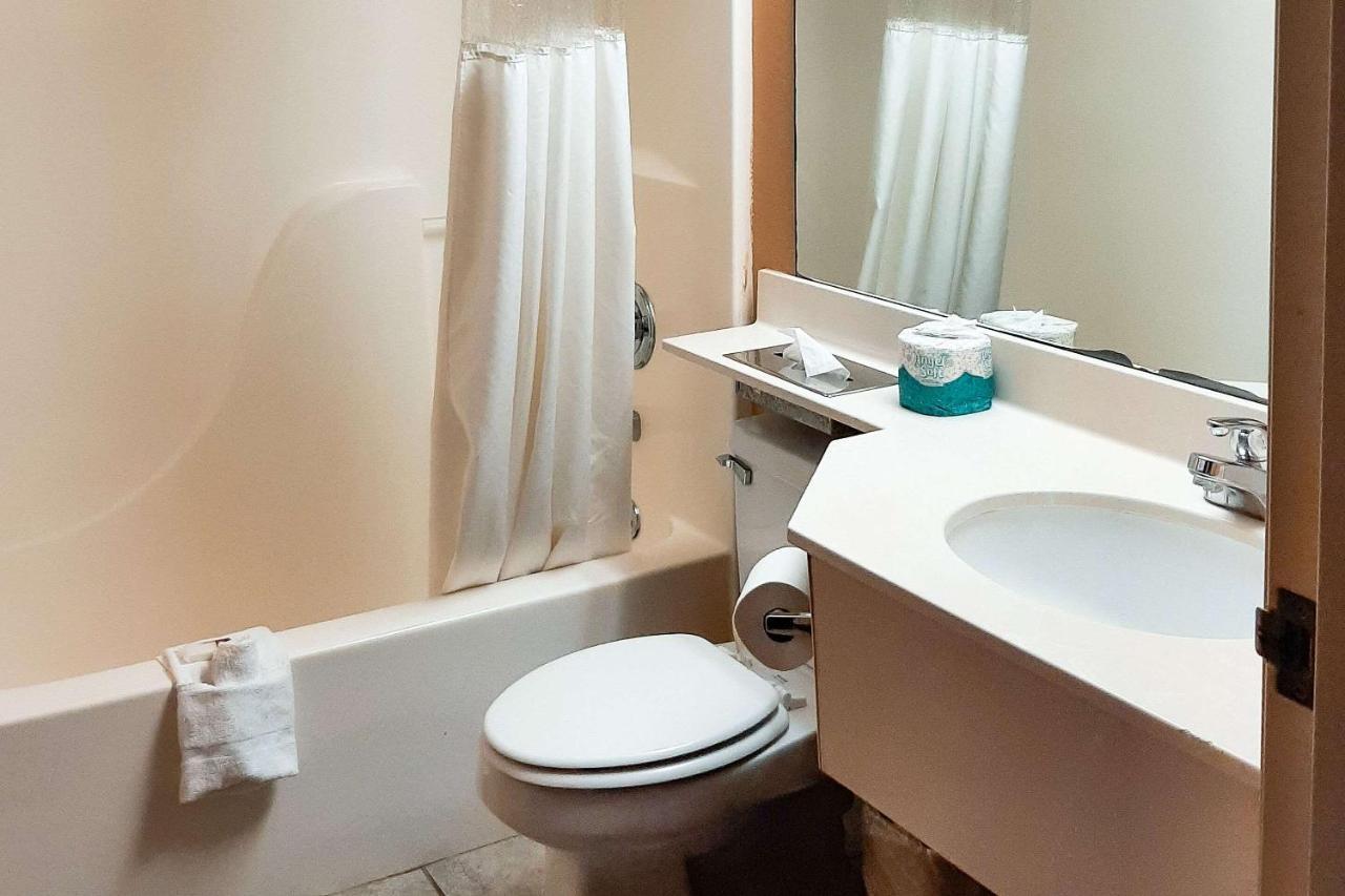 Starkville Inn & Suites Ngoại thất bức ảnh