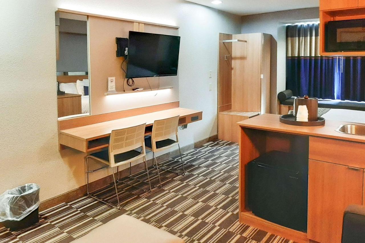 Starkville Inn & Suites Ngoại thất bức ảnh